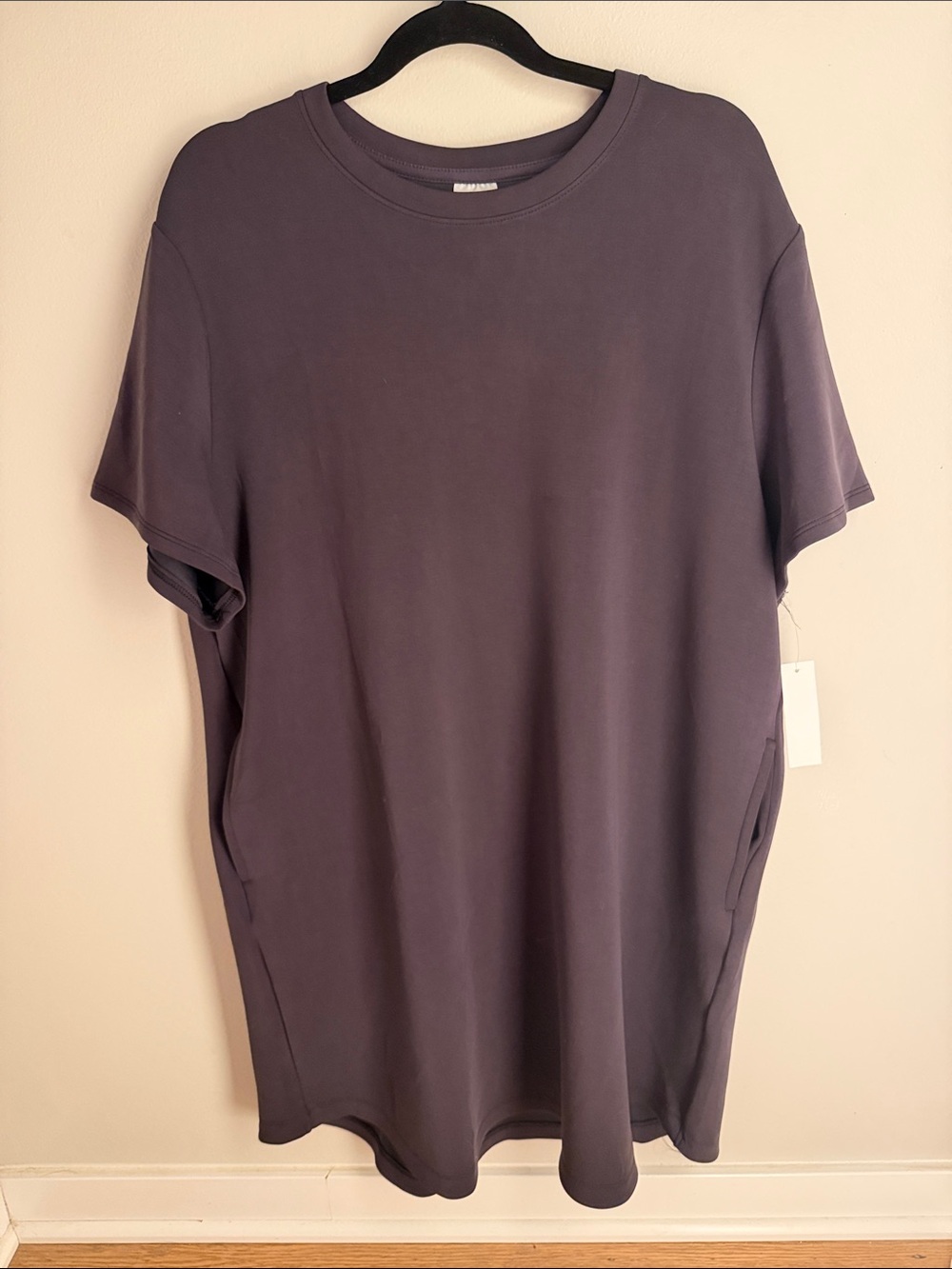 Women's Short-Sleeve Crewneck Dress Tee — Charcoal